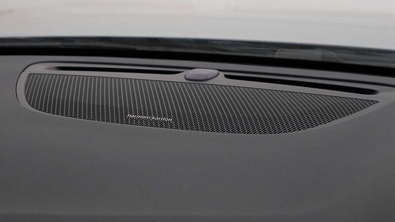 Volvo V60 T8 Ultra, AWD Plug-in hybrid, Electric/Petrol, Dark