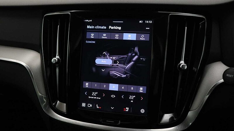 Volvo V60 T8 Ultra, AWD Plug-in hybrid, Electric/Petrol, Dark