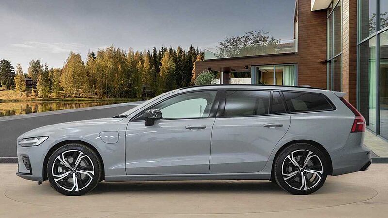 Volvo V60 T8 Ultra, AWD Plug-in hybrid, Electric/Petrol, Dark