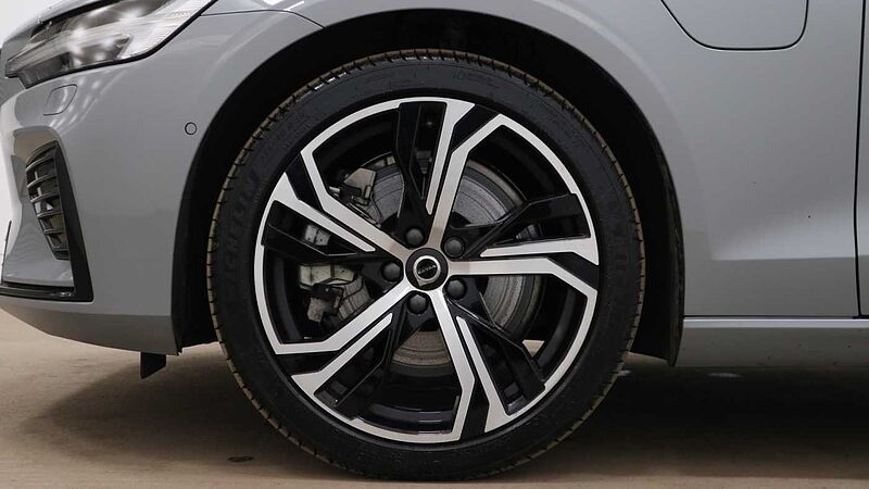 Volvo V60 T8 Ultra, AWD Plug-in hybrid, Electric/Petrol, Dark