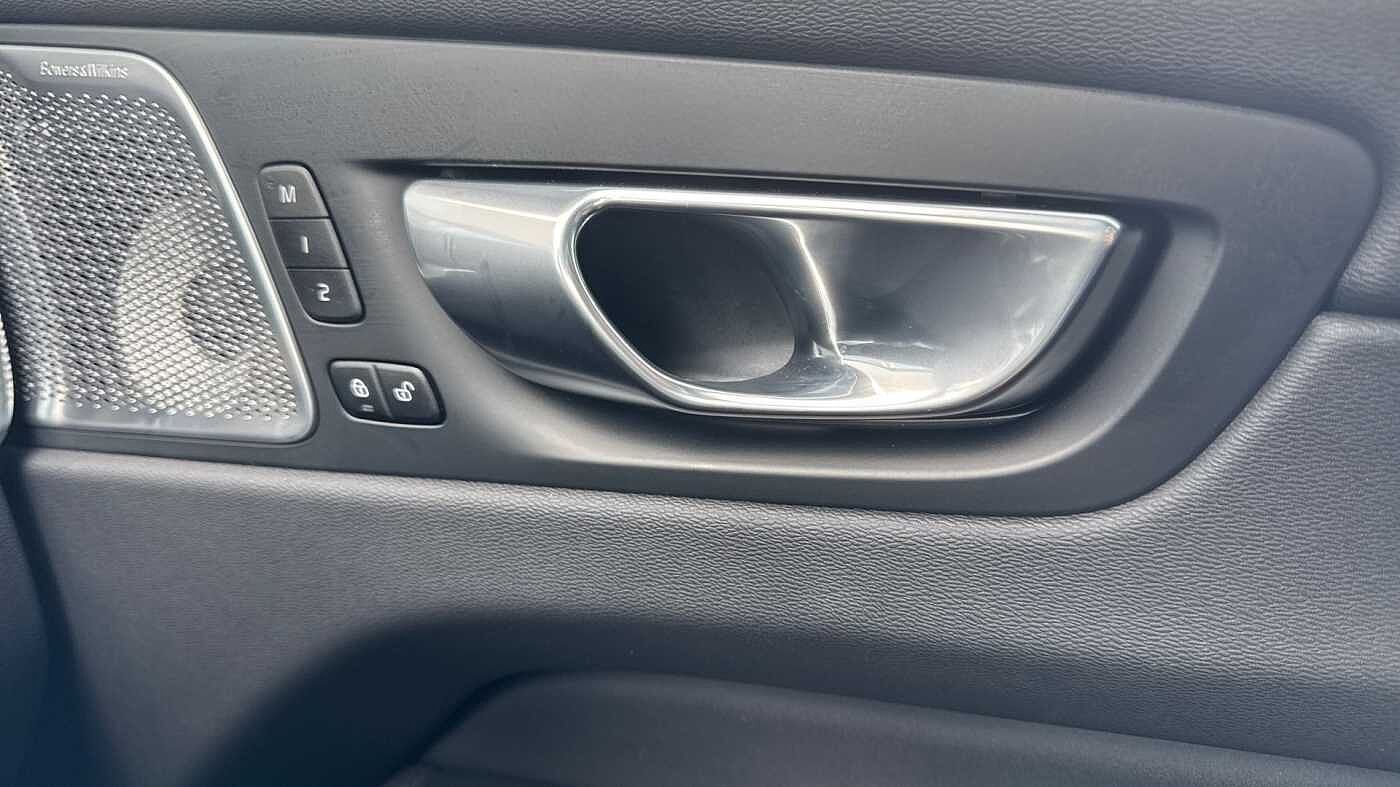 Volvo XC60 Black Edition Ultra, T8 AWD Plug-in hybrid, Electric/Petrol