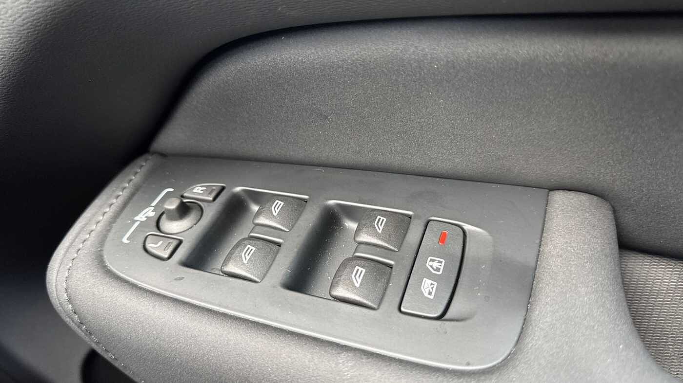 Volvo XC60 Black Edition Ultra, T8 AWD Plug-in hybrid, Electric/Petrol