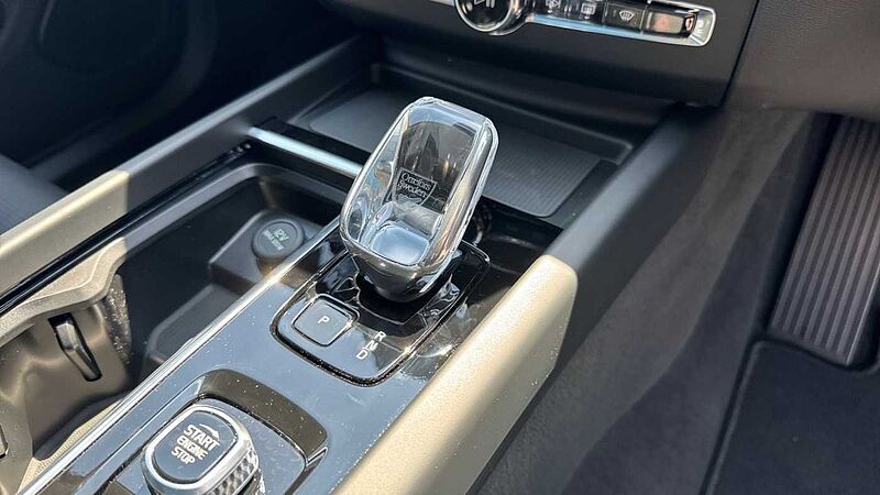 Volvo XC60 Ultra, T8 AWD Plug-in hybrid, Electric/Petrol, Dark