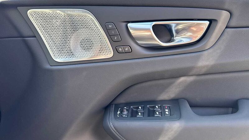 Volvo XC60 Ultra, T8 AWD Plug-in hybrid, Electric/Petrol, Dark