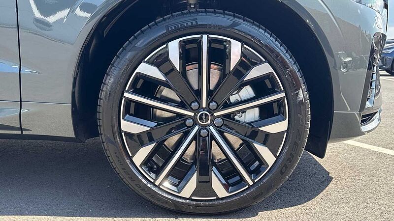Volvo XC60 Ultra, T8 AWD Plug-in hybrid, Electric/Petrol, Dark