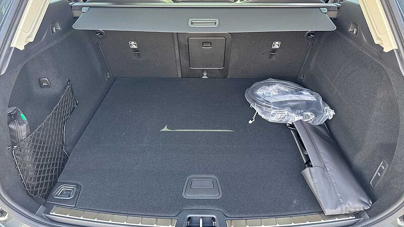 Volvo XC60 Ultra, T8 AWD Plug-in hybrid, Electric/Petrol, Dark