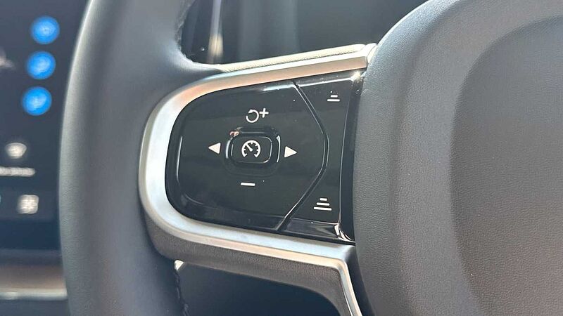 Volvo XC60 Ultra, T8 AWD Plug-in hybrid, Electric/Petrol, Dark