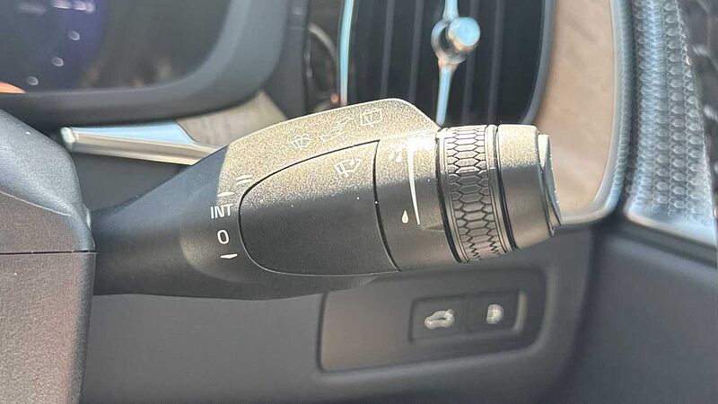 Volvo XC60 Ultra, T8 AWD Plug-in hybrid, Electric/Petrol, Dark