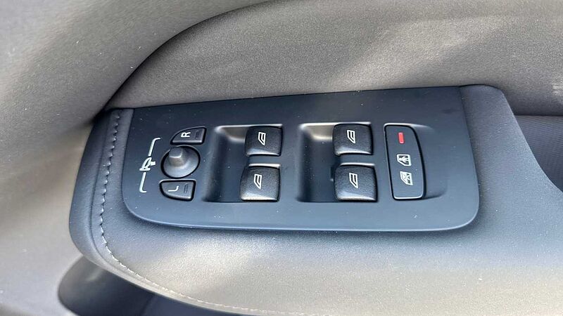 Volvo XC60 Ultra, T8 AWD Plug-in hybrid, Electric/Petrol, Dark