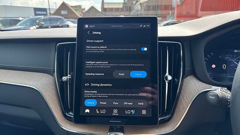 Volvo XC60 Ultra, T8 AWD Plug-in hybrid, Electric/Petrol, Dark