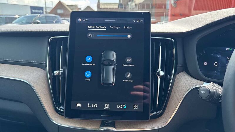 Volvo XC60 Ultra, T8 AWD Plug-in hybrid, Electric/Petrol, Dark