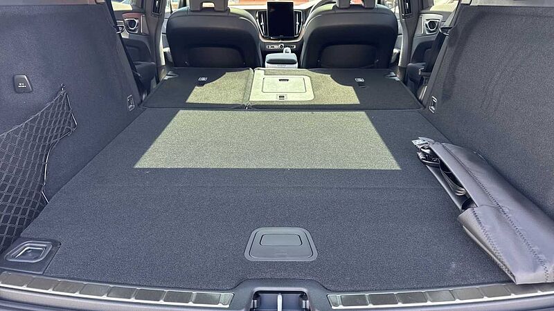 Volvo XC60 Ultra, T8 AWD Plug-in hybrid, Electric/Petrol, Dark