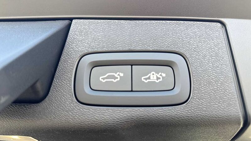 Volvo XC60 Ultra, T8 AWD Plug-in hybrid, Electric/Petrol, Dark