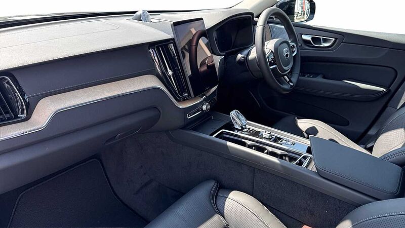 Volvo XC60 Ultra, T8 AWD Plug-in hybrid, Electric/Petrol, Dark