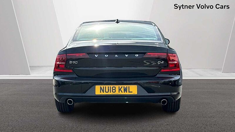Volvo S90 D4 Momentum Automatic