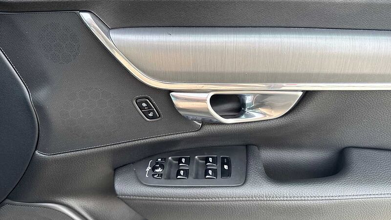 Volvo S90 D4 Momentum Automatic