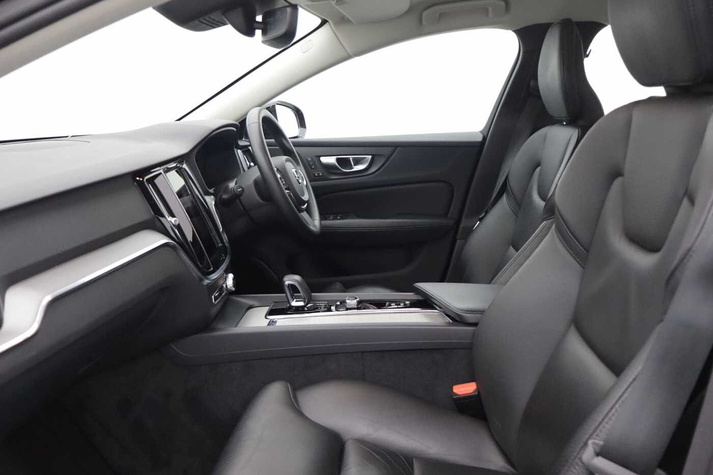 Volvo S60 Plus, B5 AWD Mild hybrid, Petrol, Dark
