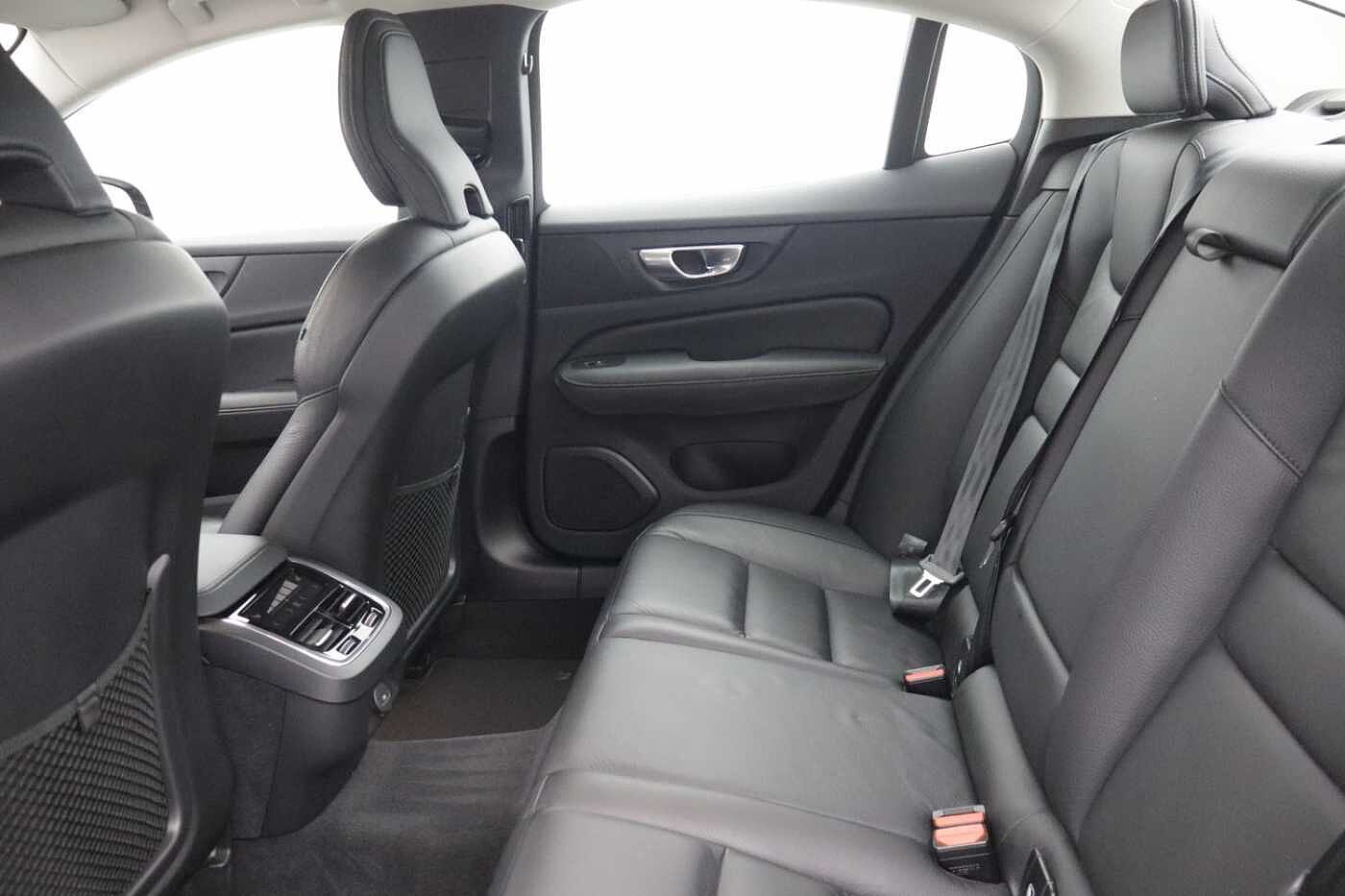 Volvo S60 Plus, B5 AWD Mild hybrid, Petrol, Dark