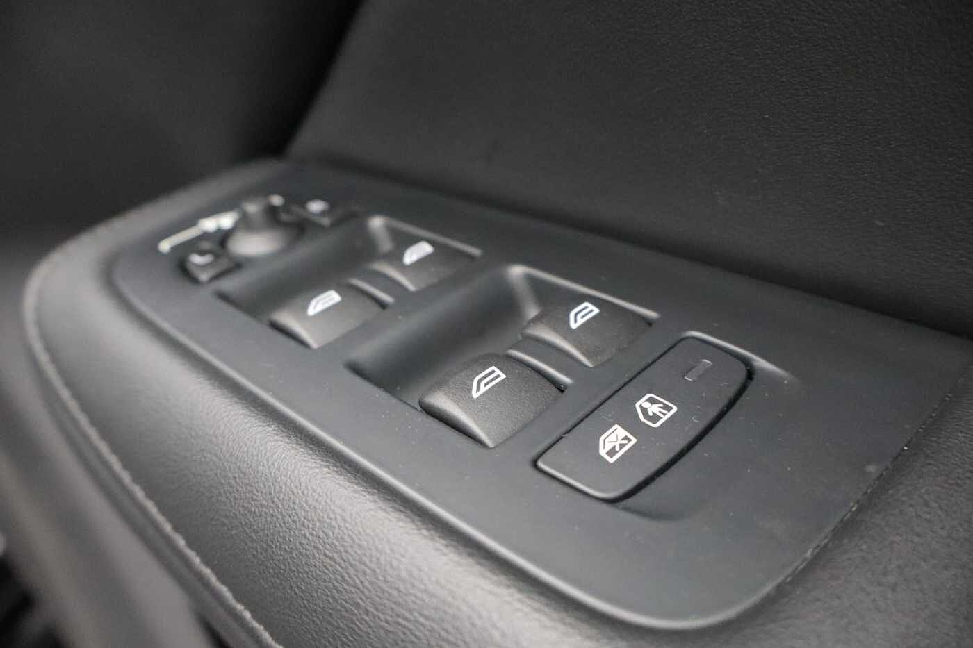 Volvo S60 Plus, B5 AWD Mild hybrid, Petrol, Dark