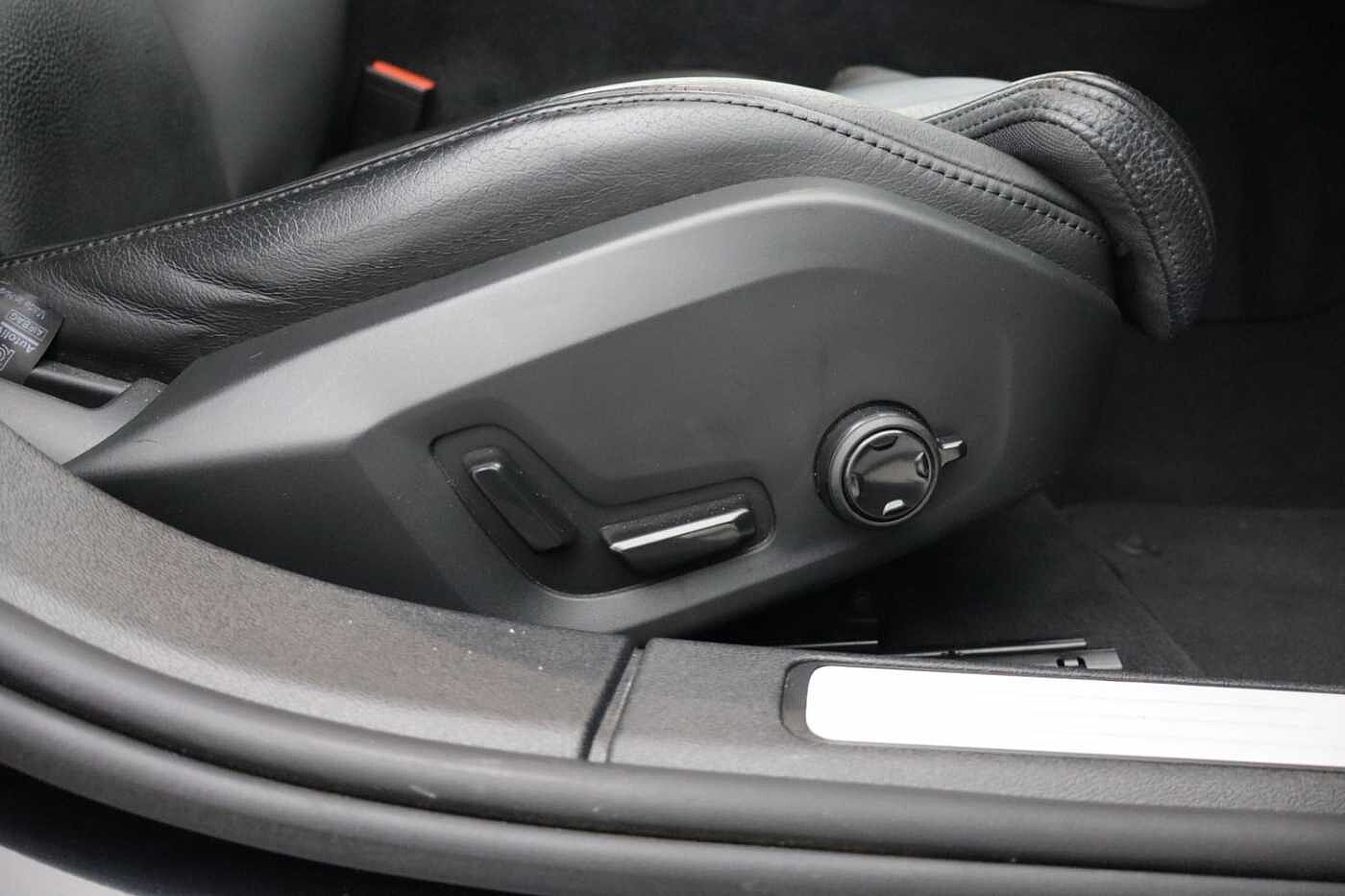 Volvo S60 Plus, B5 AWD Mild hybrid, Petrol, Dark