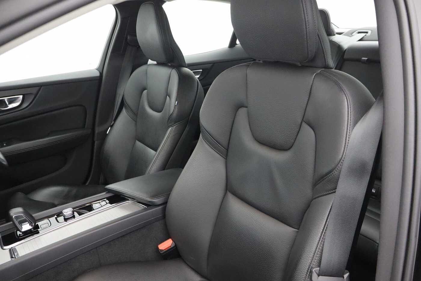 Volvo S60 Plus, B5 AWD Mild hybrid, Petrol, Dark