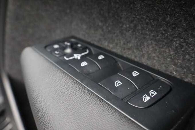 Volvo XC40 Black Edition Ultra, B3 Mild hybrid, Petrol