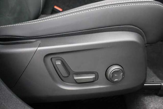 Volvo XC40 Black Edition Ultra, B3 Mild hybrid, Petrol