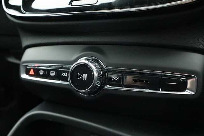 Volvo XC40 Black Edition Ultra, B3 Mild hybrid, Petrol