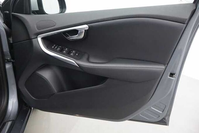 Volvo V40 D2 R-Design Pro Manual