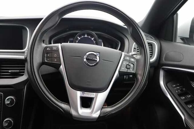 Volvo V40 D2 R-Design Pro Manual