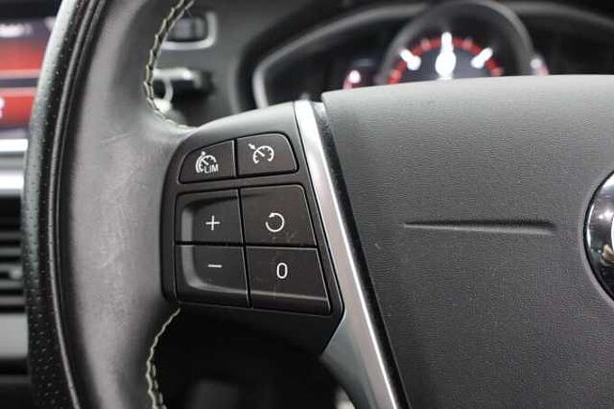 Volvo V40 D2 R-Design Pro Manual