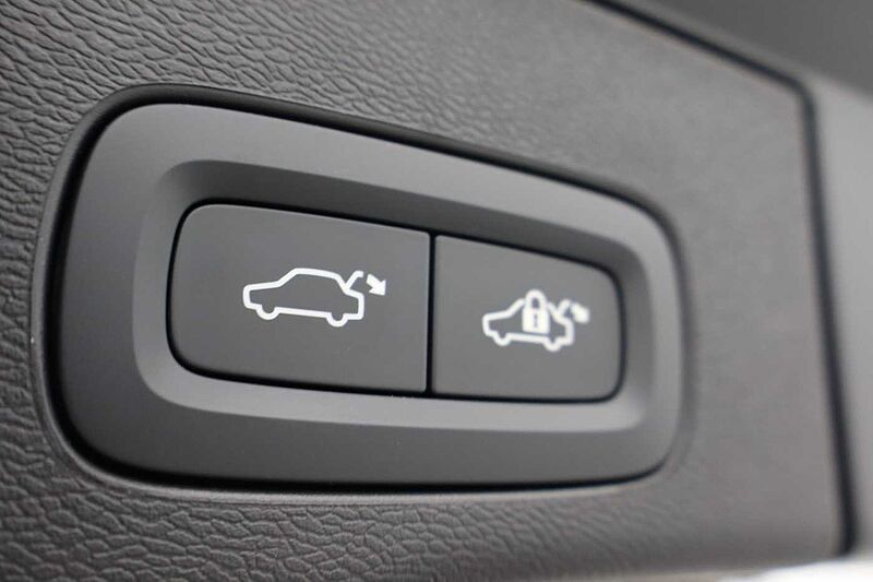 Volvo XC60 Black Edition Ultra, T8 AWD Plug-in hybrid, Electric/Petrol