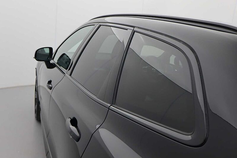 Volvo XC60 Black Edition Ultra, T8 AWD Plug-in hybrid, Electric/Petrol