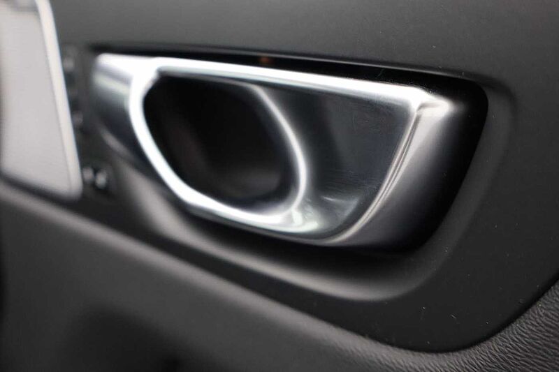 Volvo XC60 Black Edition Ultra, T8 AWD Plug-in hybrid, Electric/Petrol