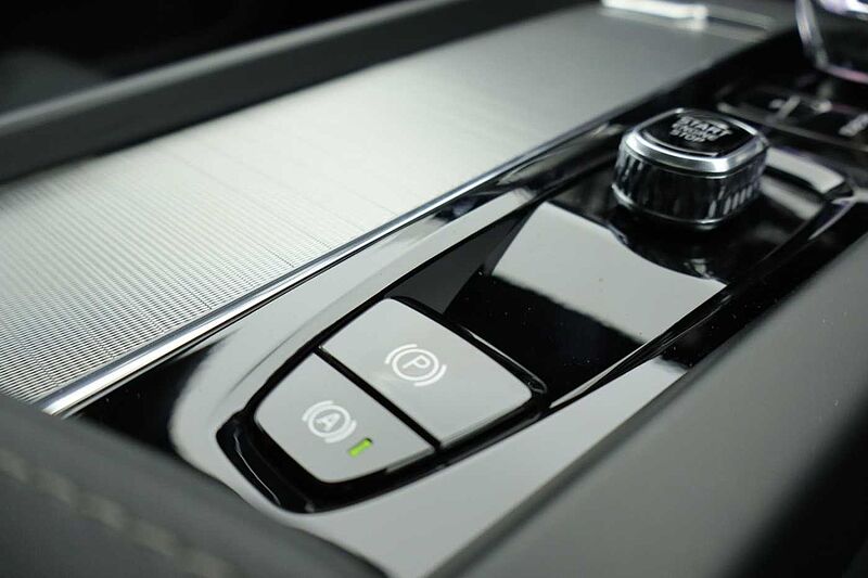 Volvo XC60 Black Edition Ultra, T8 AWD Plug-in hybrid, Electric/Petrol