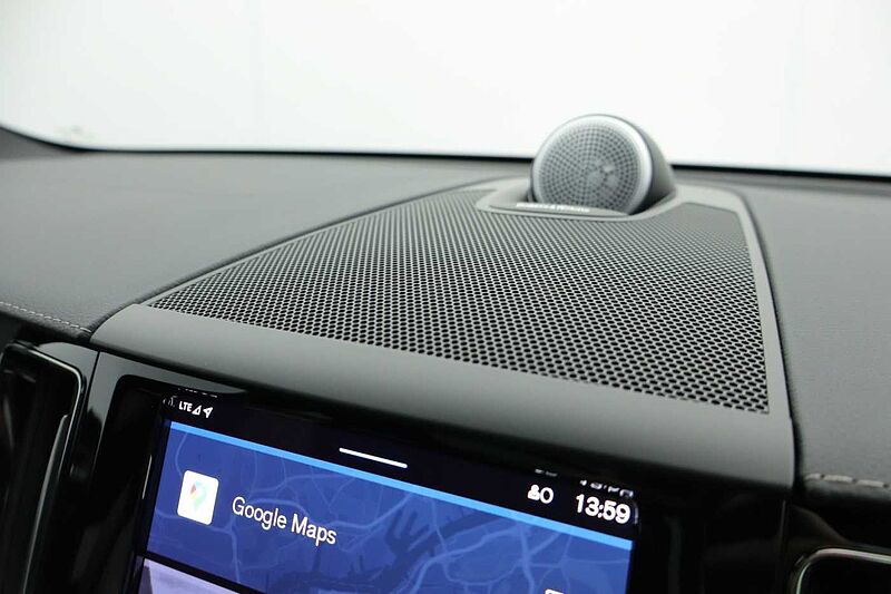 Volvo XC60 Black Edition Ultra, T8 AWD Plug-in hybrid, Electric/Petrol