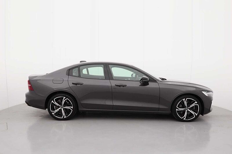 Volvo S60 Plus, B5 mild hybrid, Petrol, Dark