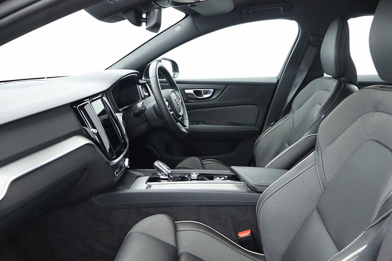 Volvo S60 Plus, B5 mild hybrid, Petrol, Dark