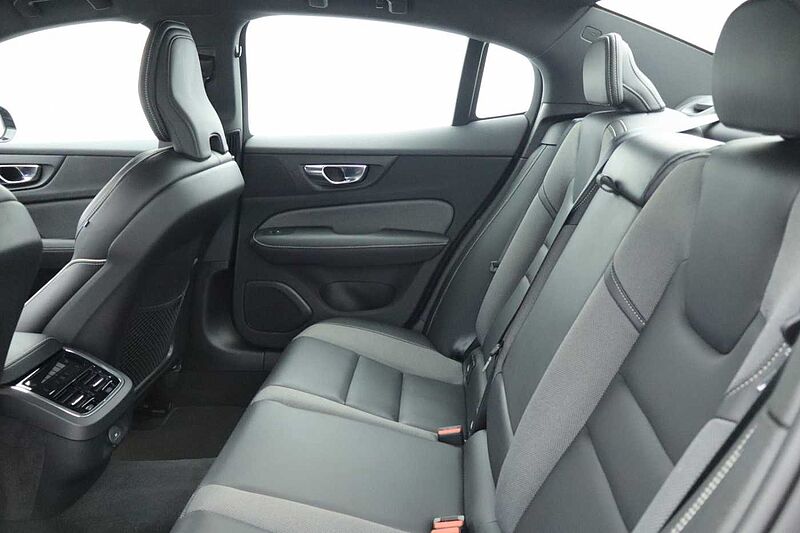 Volvo S60 Plus, B5 mild hybrid, Petrol, Dark