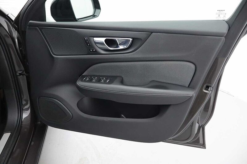 Volvo S60 Plus, B5 mild hybrid, Petrol, Dark