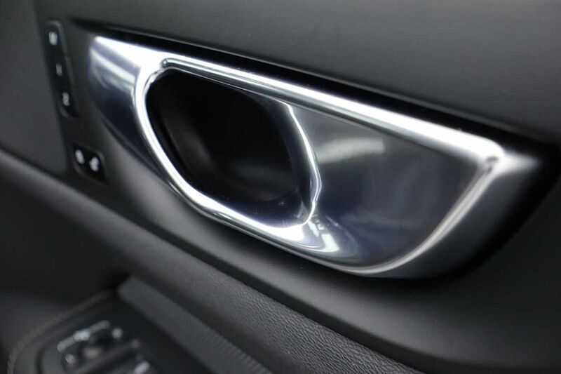 Volvo S60 Plus, B5 mild hybrid, Petrol, Dark