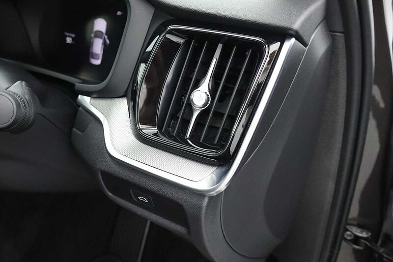 Volvo S60 Plus, B5 mild hybrid, Petrol, Dark
