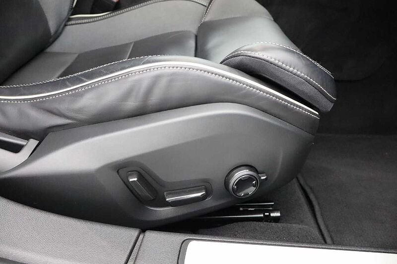 Volvo S60 Plus, B5 mild hybrid, Petrol, Dark