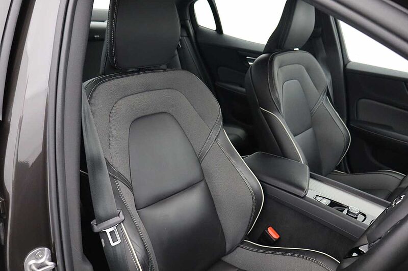 Volvo S60 Plus, B5 mild hybrid, Petrol, Dark
