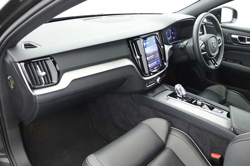 Volvo S60 Plus, B5 mild hybrid, Petrol, Dark