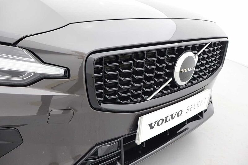 Volvo S60 Plus, B5 mild hybrid, Petrol, Dark