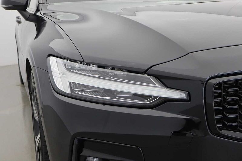 Volvo S60 Plus, B5 AWD Mild hybrid, Petrol, Dark
