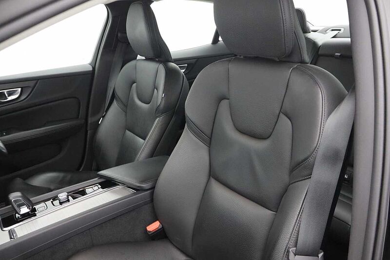 Volvo S60 Plus, B5 AWD Mild hybrid, Petrol, Dark