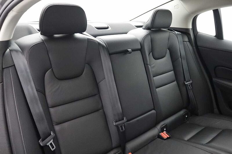 Volvo S60 Plus, B5 AWD Mild hybrid, Petrol, Dark