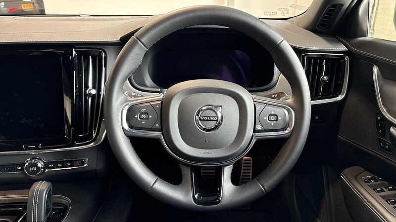 Volvo S90 Recharge R-Design, T8 AWD plug-in(Rear Camera-19'Alloys-Tinted Windows)